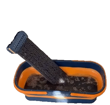 Flat mop pad being wrung out over the Cleanmatic bucket